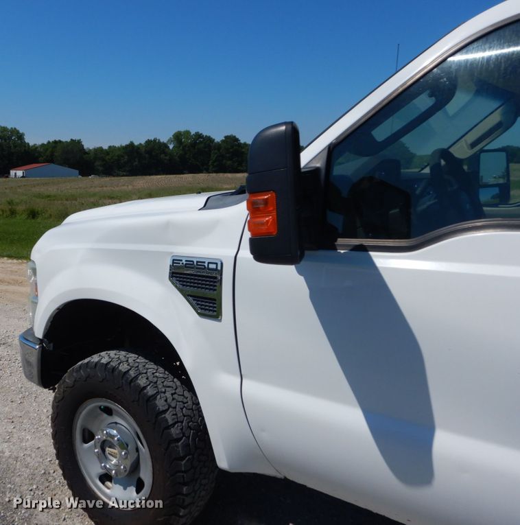 image for item IT9121 2009 Ford F250 Super Duty  Crew Cab pickup truck
