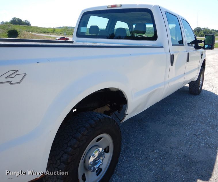 image for item IT9121 2009 Ford F250 Super Duty  Crew Cab pickup truck