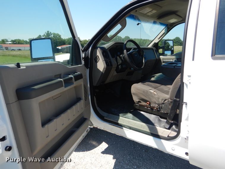 image for item IT9121 2009 Ford F250 Super Duty  Crew Cab pickup truck