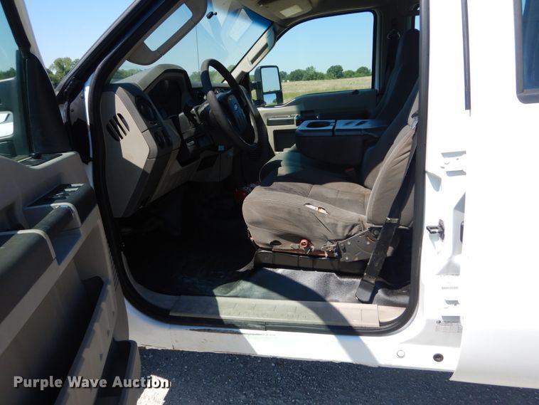 image for item IT9121 2009 Ford F250 Super Duty  Crew Cab pickup truck