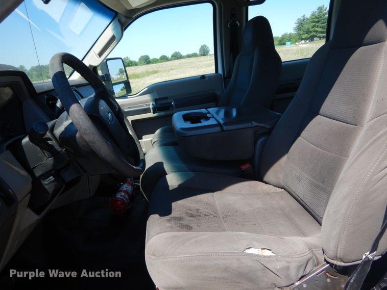 image for item IT9121 2009 Ford F250 Super Duty  Crew Cab pickup truck