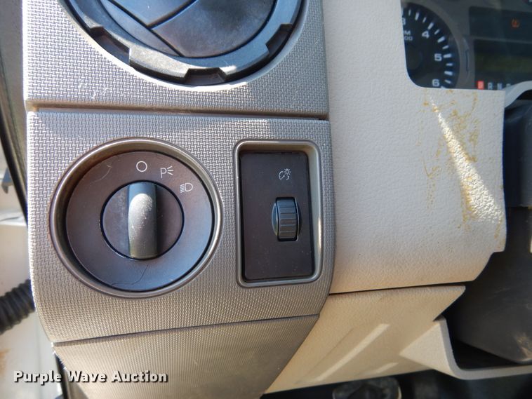 image for item IT9121 2009 Ford F250 Super Duty  Crew Cab pickup truck