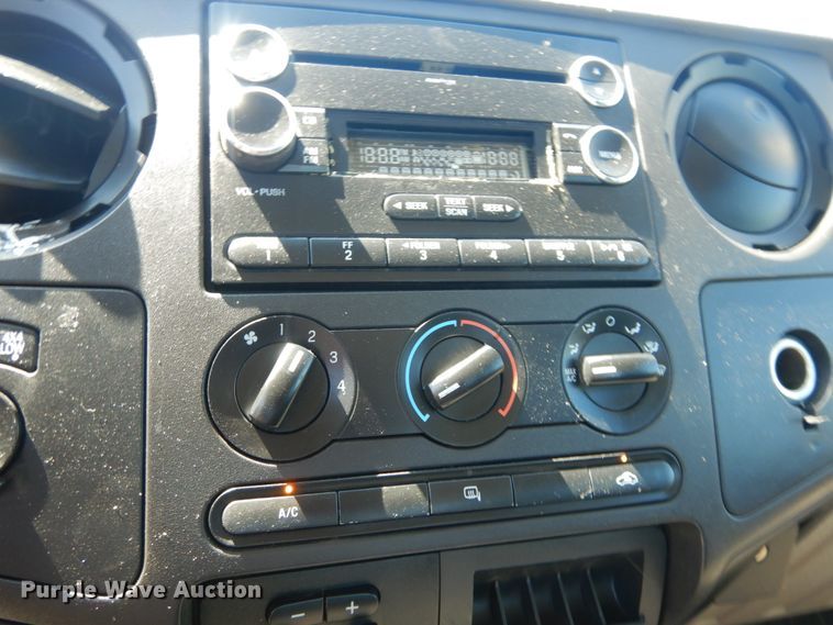 image for item IT9121 2009 Ford F250 Super Duty  Crew Cab pickup truck