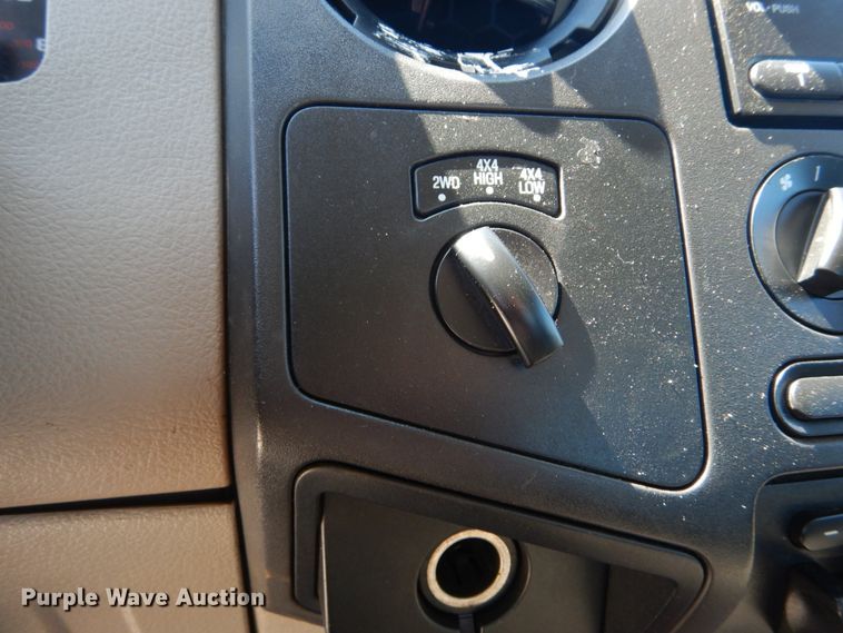 image for item IT9121 2009 Ford F250 Super Duty  Crew Cab pickup truck