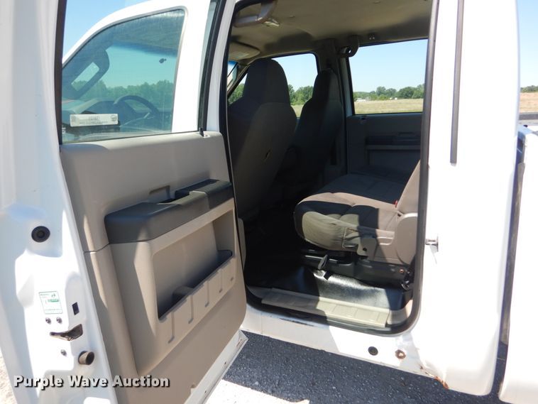 image for item IT9121 2009 Ford F250 Super Duty  Crew Cab pickup truck