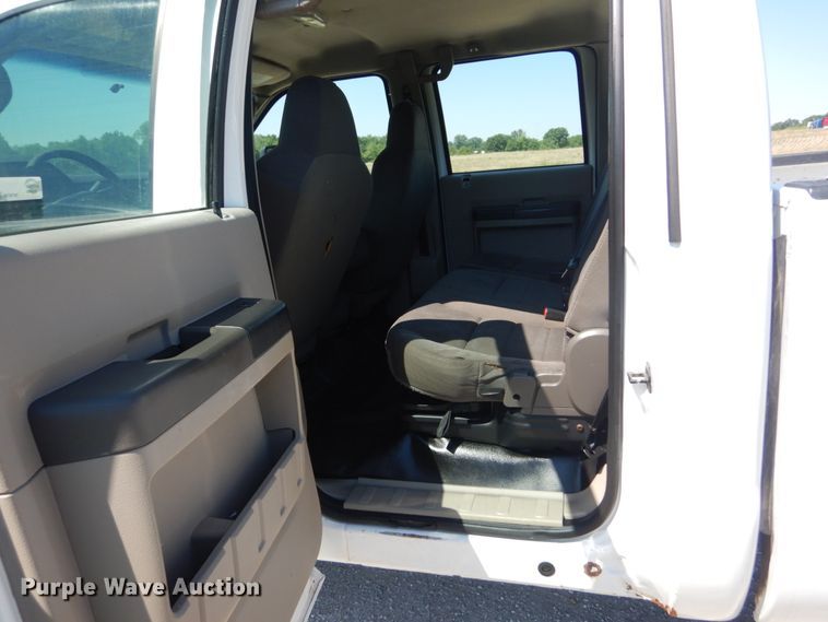 image for item IT9121 2009 Ford F250 Super Duty  Crew Cab pickup truck