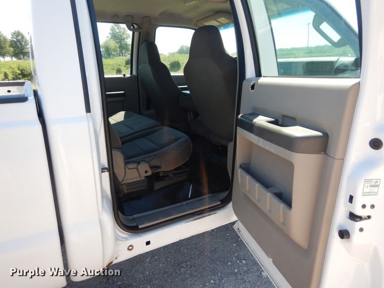 image for item IT9121 2009 Ford F250 Super Duty  Crew Cab pickup truck