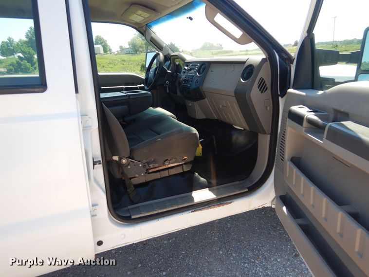 image for item IT9121 2009 Ford F250 Super Duty  Crew Cab pickup truck