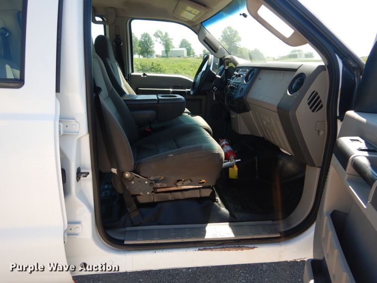 image for item IT9121 2009 Ford F250 Super Duty  Crew Cab pickup truck