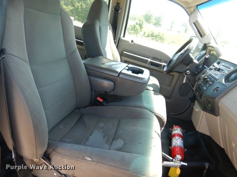 image for item IT9121 2009 Ford F250 Super Duty  Crew Cab pickup truck