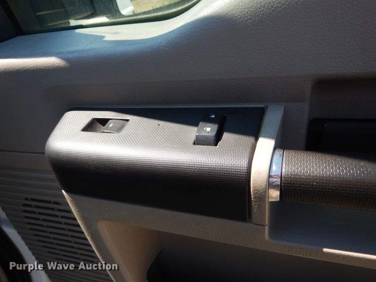 image for item IT9121 2009 Ford F250 Super Duty  Crew Cab pickup truck