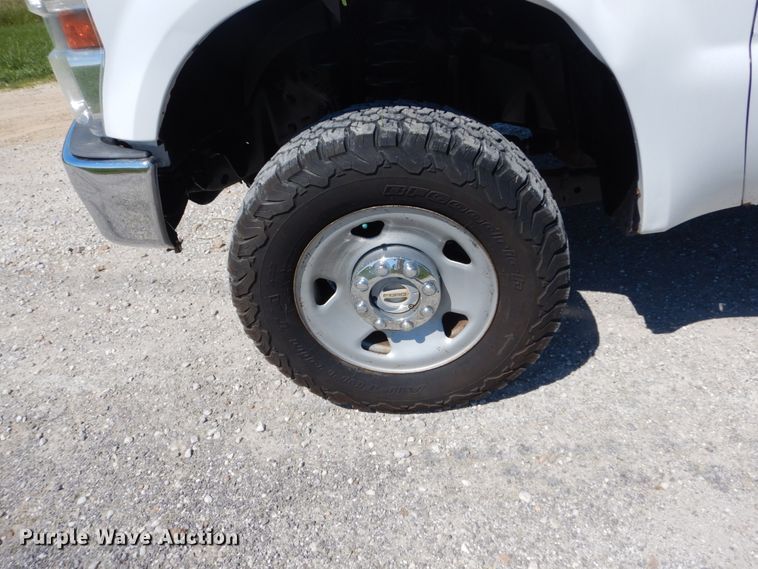 image for item IT9121 2009 Ford F250 Super Duty  Crew Cab pickup truck