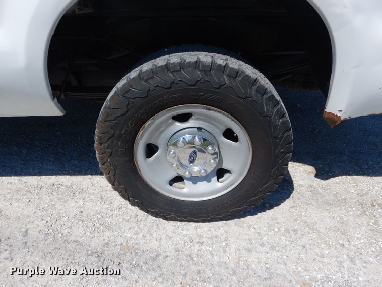 image for item IT9121 2009 Ford F250 Super Duty  Crew Cab pickup truck