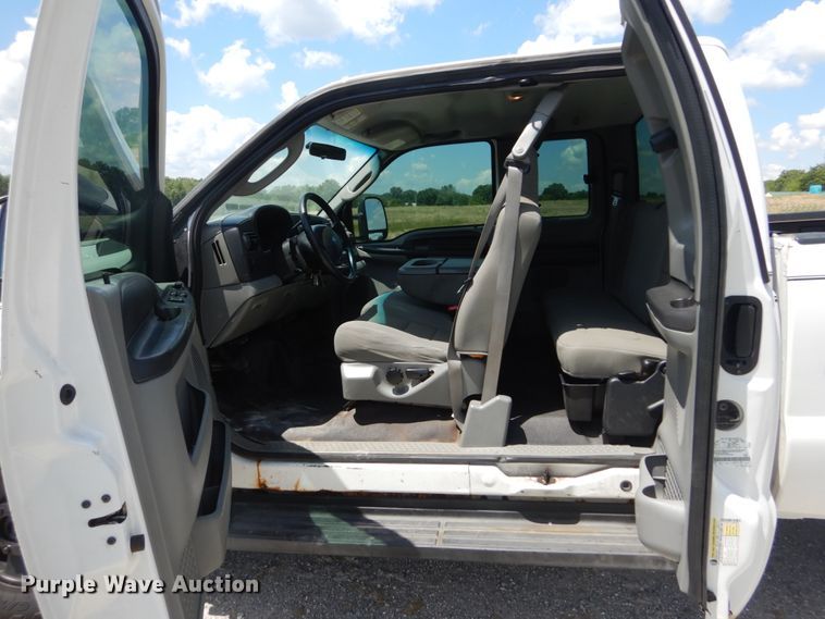 image for item IT9122 2007 Ford F350 SuperDuty  SuperCab pickup truck