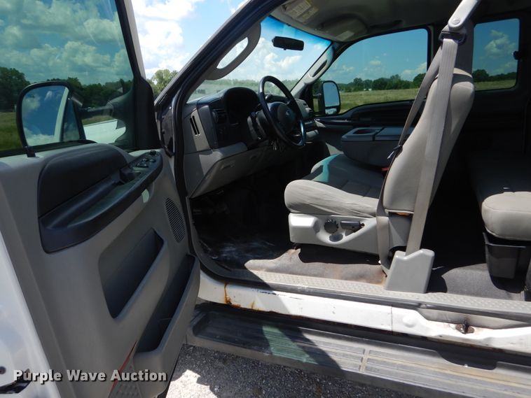 image for item IT9122 2007 Ford F350 SuperDuty  SuperCab pickup truck