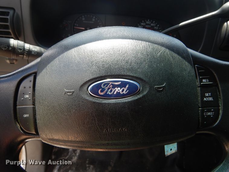 image for item IT9122 2007 Ford F350 SuperDuty  SuperCab pickup truck