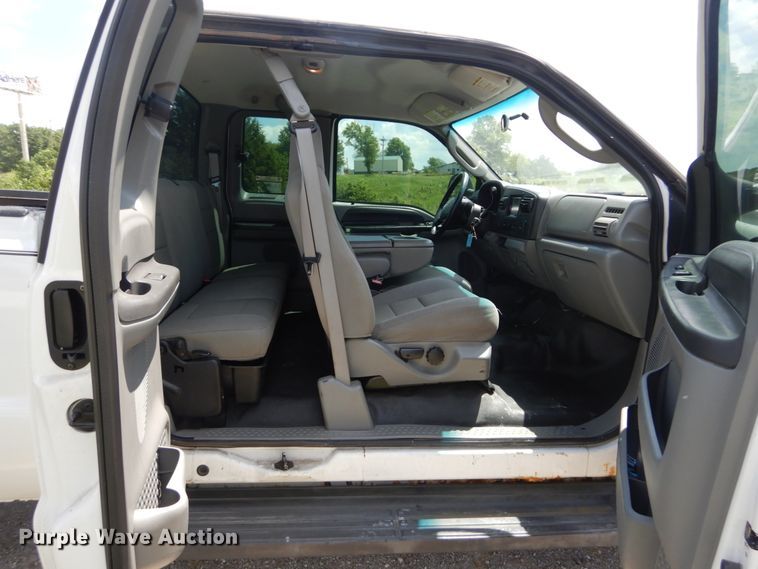 image for item IT9122 2007 Ford F350 SuperDuty  SuperCab pickup truck