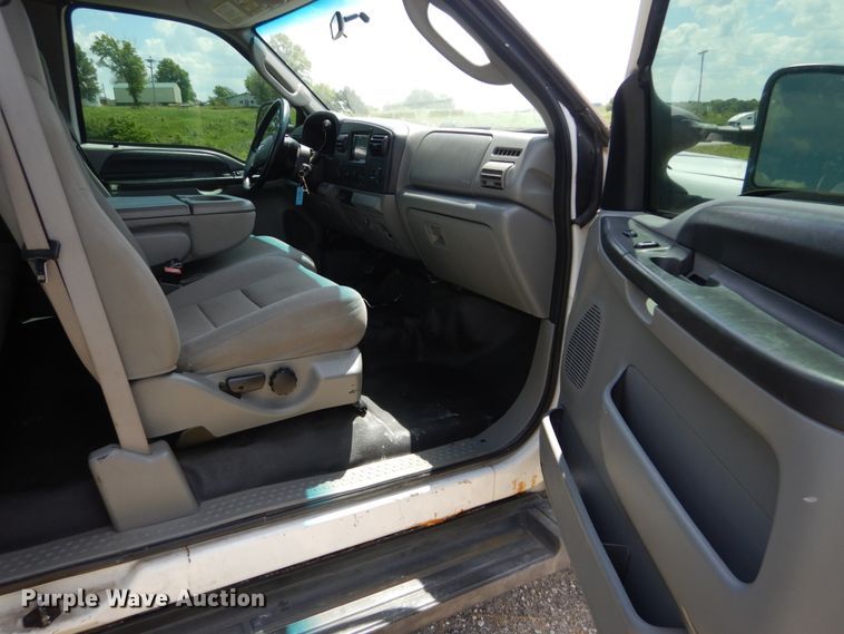 image for item IT9122 2007 Ford F350 SuperDuty  SuperCab pickup truck