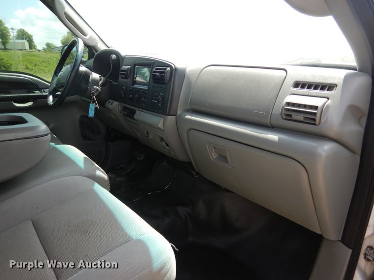 image for item IT9122 2007 Ford F350 SuperDuty  SuperCab pickup truck