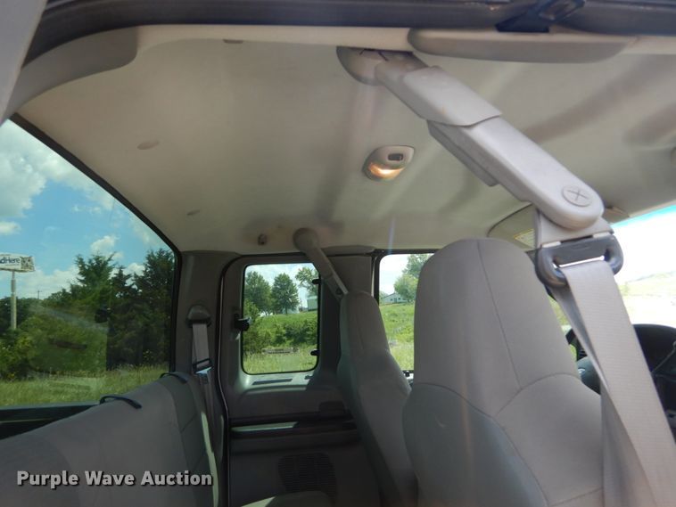 image for item IT9122 2007 Ford F350 SuperDuty  SuperCab pickup truck