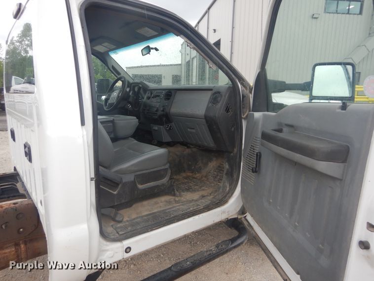 image for item IT9144 2011 Ford F550  truck cab and chassis