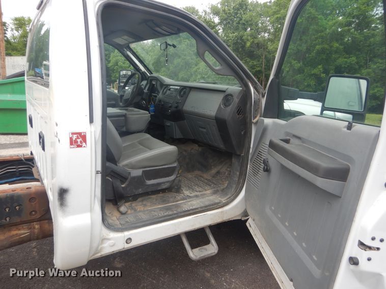 image for item IT9145 2012 Ford F550  truck cab and chassis