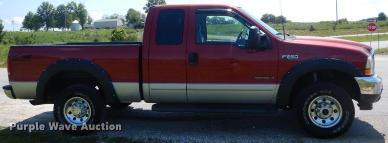 image for item IT9166 2002 Ford F250 Super Duty XLT  SuperCab pickup truck