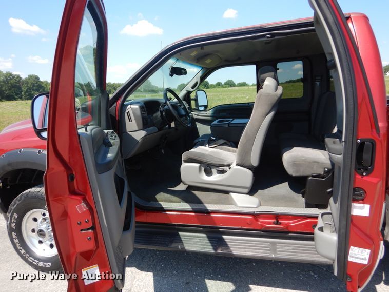 image for item IT9166 2002 Ford F250 Super Duty XLT  SuperCab pickup truck