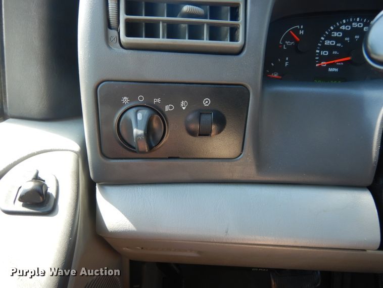 image for item IT9166 2002 Ford F250 Super Duty XLT  SuperCab pickup truck