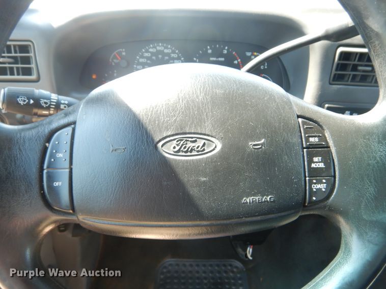 image for item IT9166 2002 Ford F250 Super Duty XLT  SuperCab pickup truck