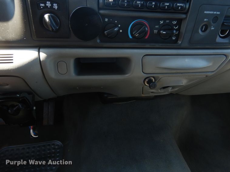 image for item IT9166 2002 Ford F250 Super Duty XLT  SuperCab pickup truck