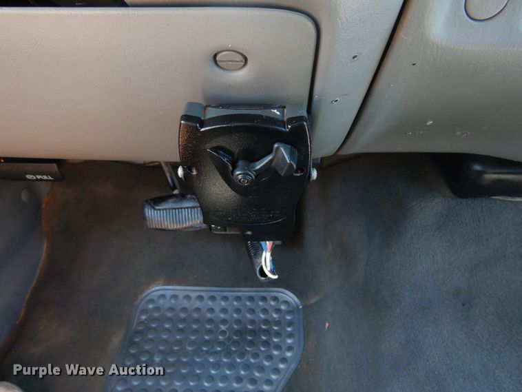 image for item IT9166 2002 Ford F250 Super Duty XLT  SuperCab pickup truck