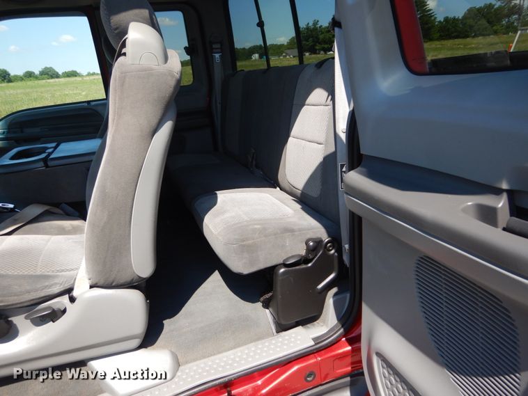 image for item IT9166 2002 Ford F250 Super Duty XLT  SuperCab pickup truck