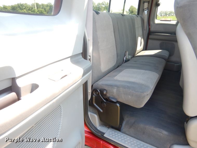 image for item IT9166 2002 Ford F250 Super Duty XLT  SuperCab pickup truck