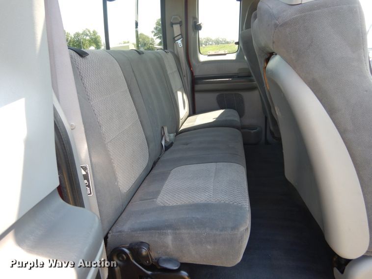 image for item IT9166 2002 Ford F250 Super Duty XLT  SuperCab pickup truck