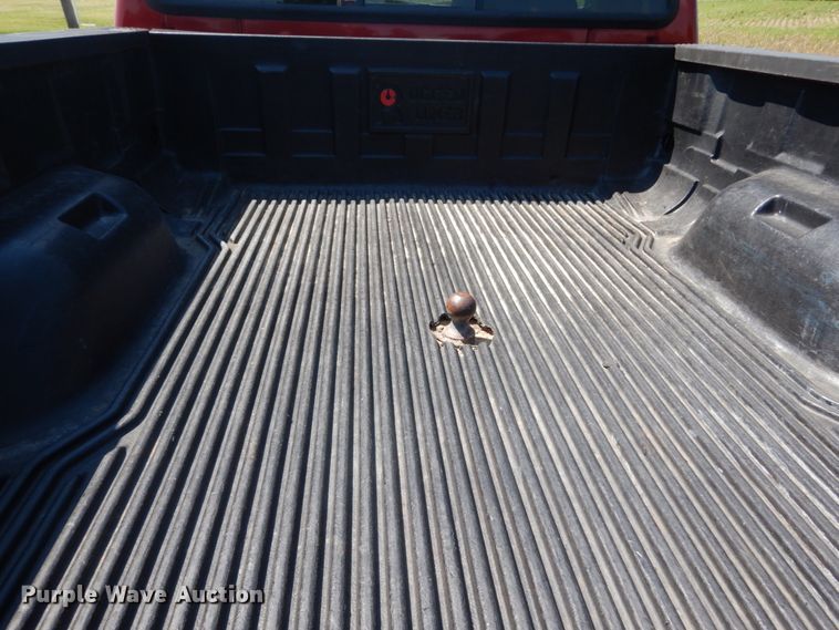 image for item IT9166 2002 Ford F250 Super Duty XLT  SuperCab pickup truck