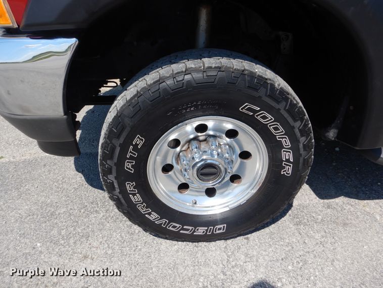 image for item IT9166 2002 Ford F250 Super Duty XLT  SuperCab pickup truck