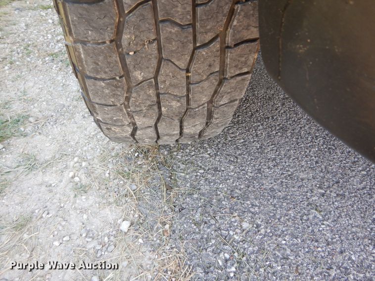 image for item IT9166 2002 Ford F250 Super Duty XLT  SuperCab pickup truck