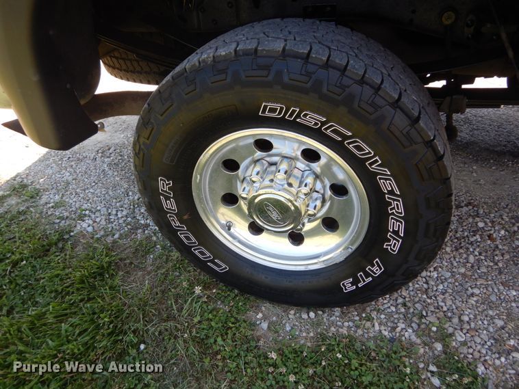 image for item IT9166 2002 Ford F250 Super Duty XLT  SuperCab pickup truck