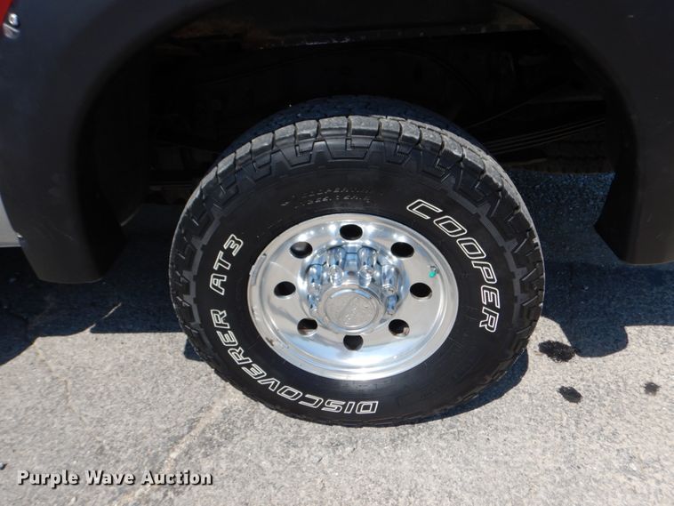 image for item IT9166 2002 Ford F250 Super Duty XLT  SuperCab pickup truck