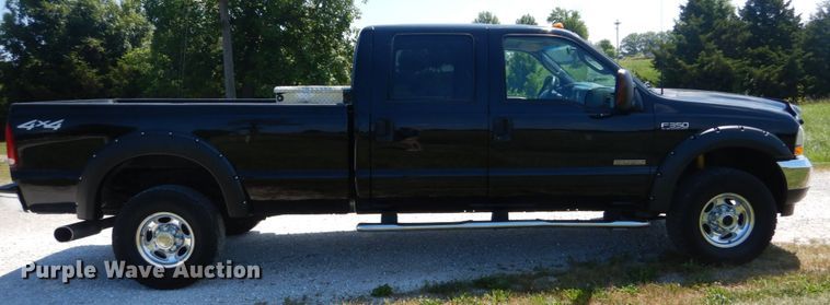 image for item IT9167 2003 Ford F350 Super Duty Lariat  Crew Cab pickup truck