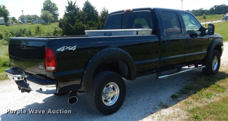 image for item IT9167 2003 Ford F350 Super Duty Lariat  Crew Cab pickup truck