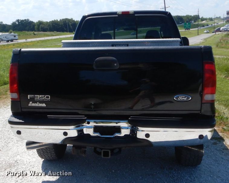 image for item IT9167 2003 Ford F350 Super Duty Lariat  Crew Cab pickup truck