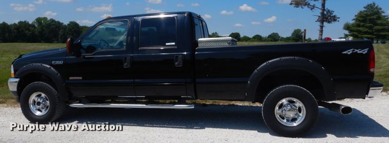 image for item IT9167 2003 Ford F350 Super Duty Lariat  Crew Cab pickup truck