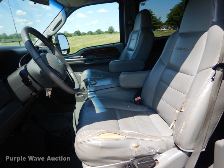 image for item IT9167 2003 Ford F350 Super Duty Lariat  Crew Cab pickup truck