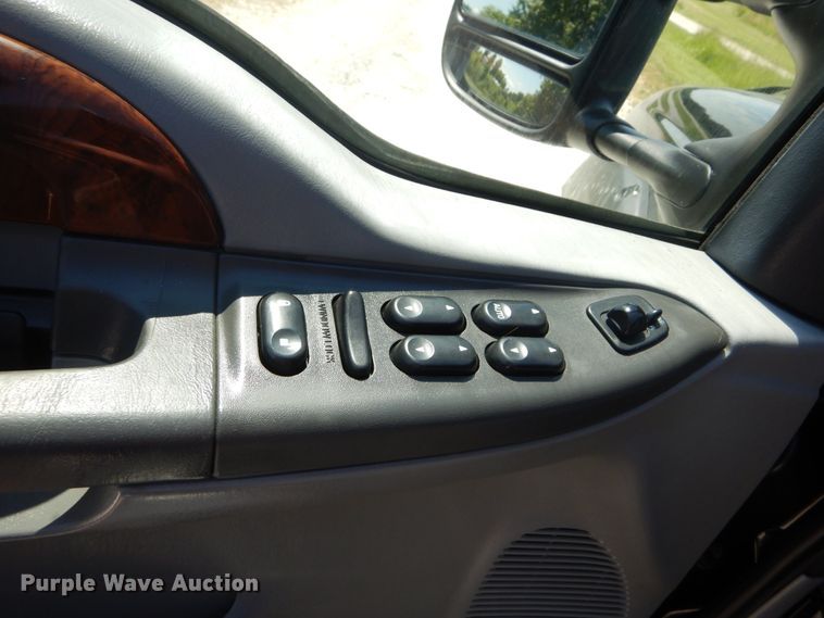 image for item IT9167 2003 Ford F350 Super Duty Lariat  Crew Cab pickup truck