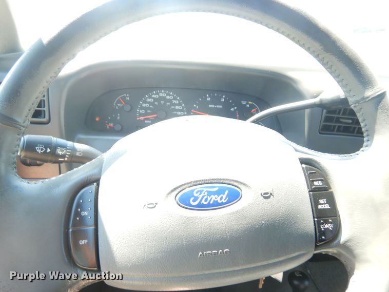 image for item IT9167 2003 Ford F350 Super Duty Lariat  Crew Cab pickup truck