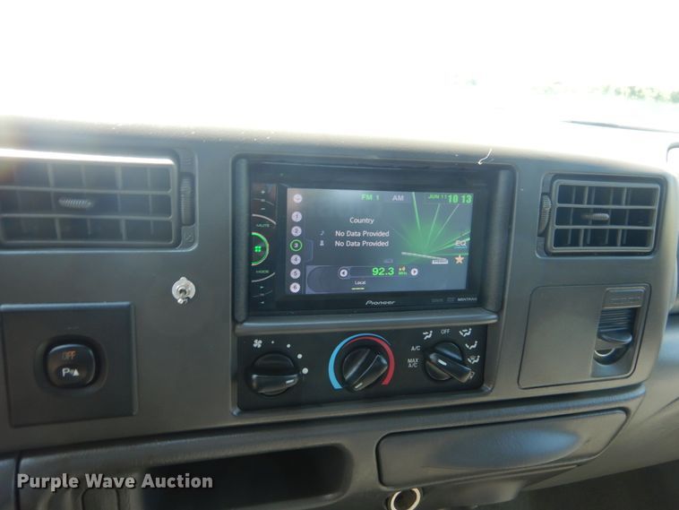 image for item IT9167 2003 Ford F350 Super Duty Lariat  Crew Cab pickup truck