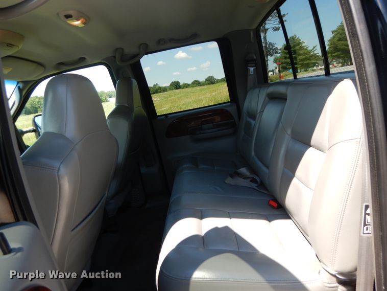 image for item IT9167 2003 Ford F350 Super Duty Lariat  Crew Cab pickup truck