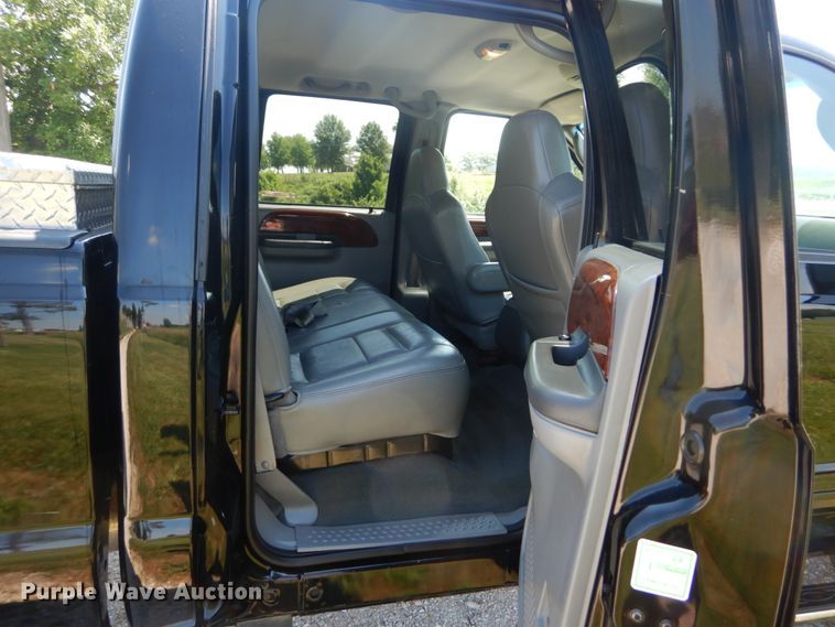 image for item IT9167 2003 Ford F350 Super Duty Lariat  Crew Cab pickup truck